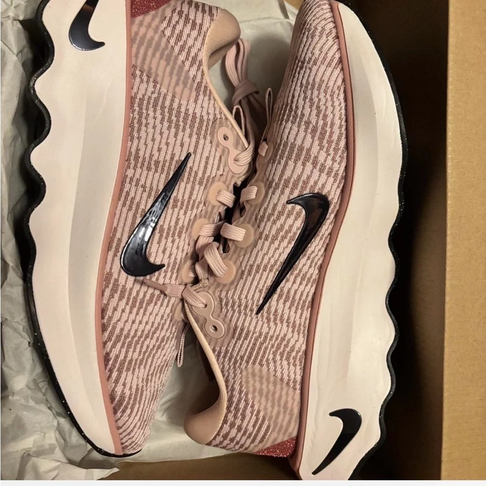 Nike Women's Athletic Shoes in Pink and Black - Picture 1 of 2